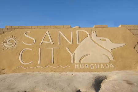 Sand City and Hurghada Fruit Market Full-Day Guided Tour with Dinner